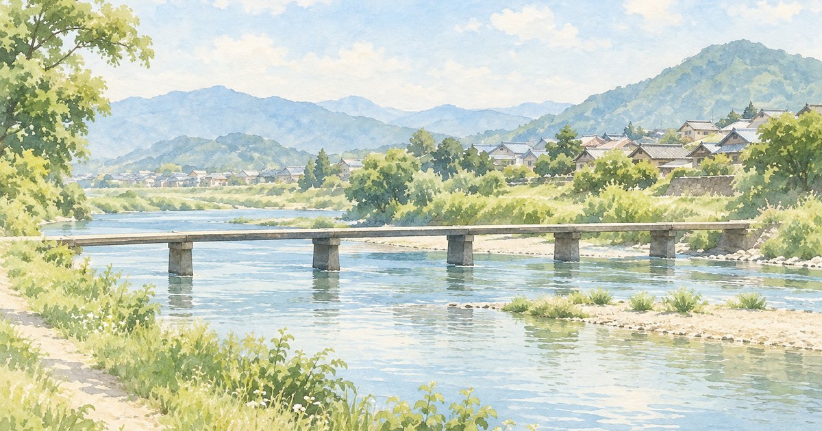 岡山の穏やかな川と低い橋、遠くの住宅地を淡い水彩で描く地域風景